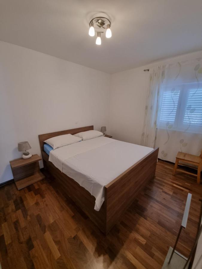 Apartments Jadran Primosten Exterior photo